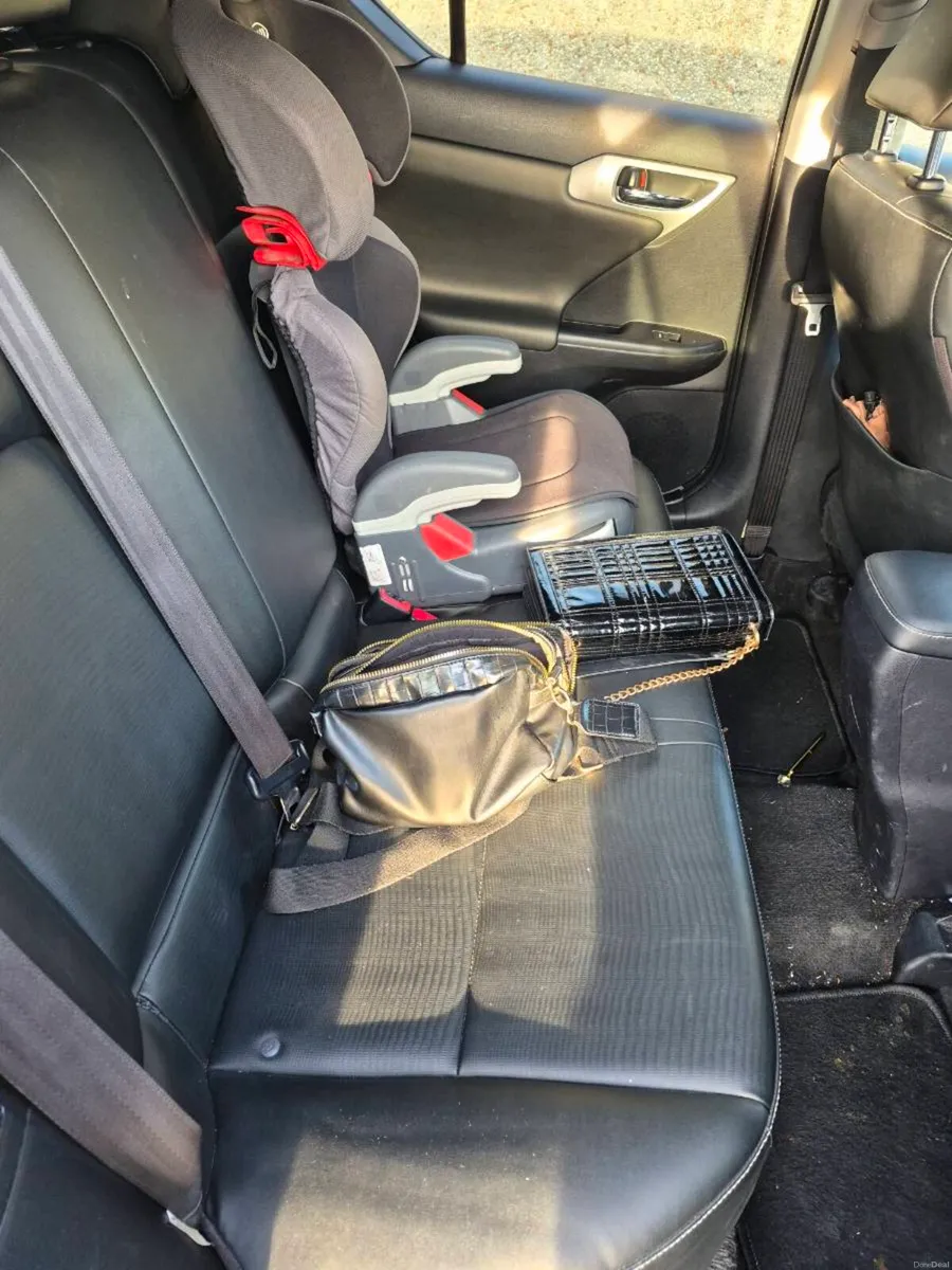 Lexus ct200 - Image 2