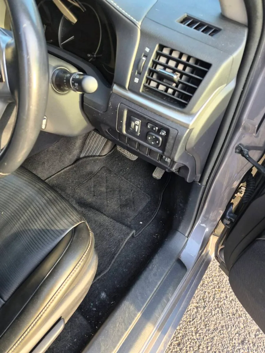 Lexus ct200 - Image 4