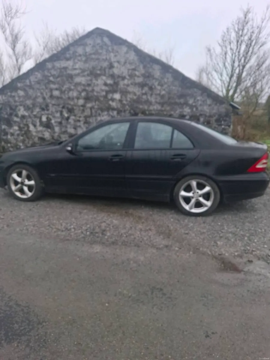 Mercedes car for breaking - Image 2