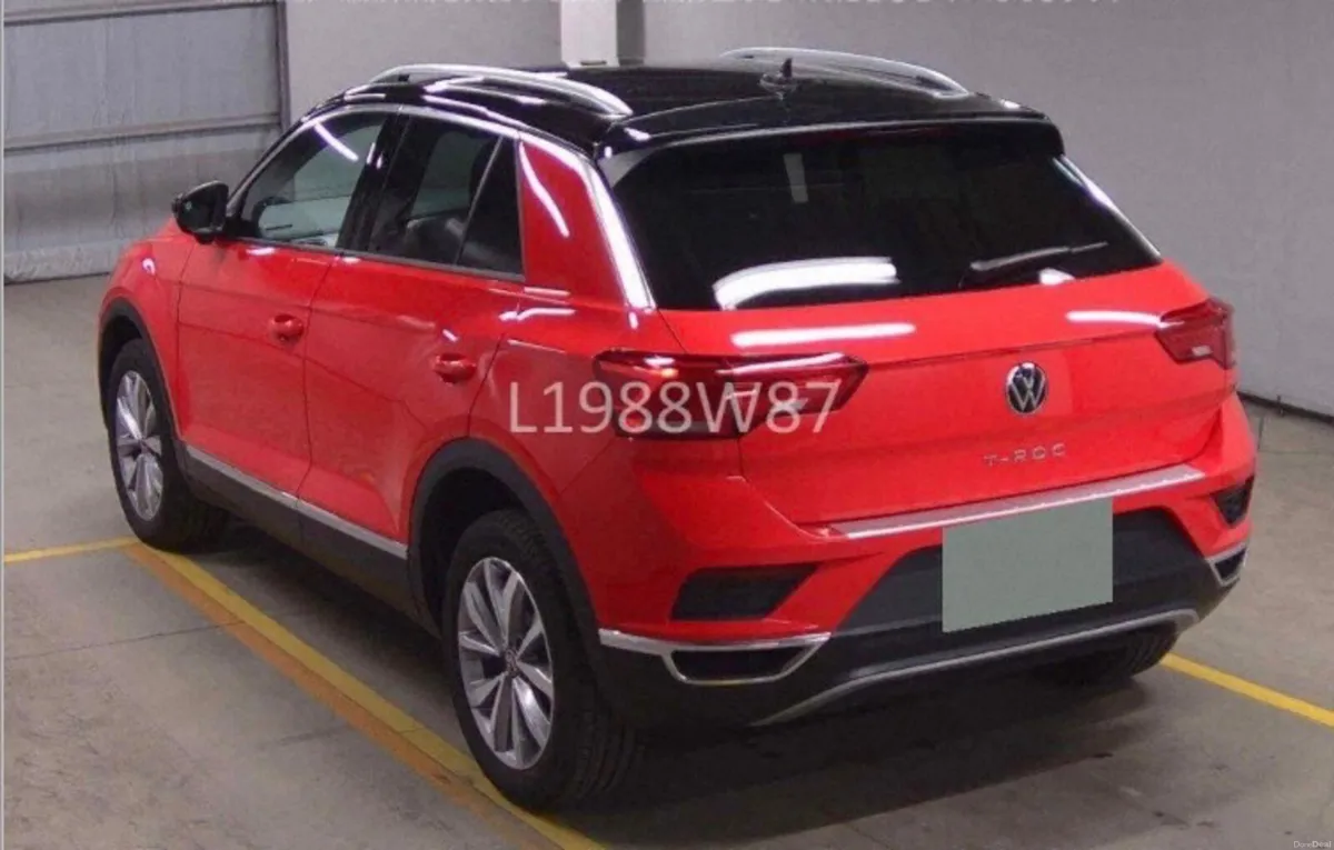 Vw T-ROC STYLE DESIGN,1.5 petrol,Automatic,LOW KM - Image 4
