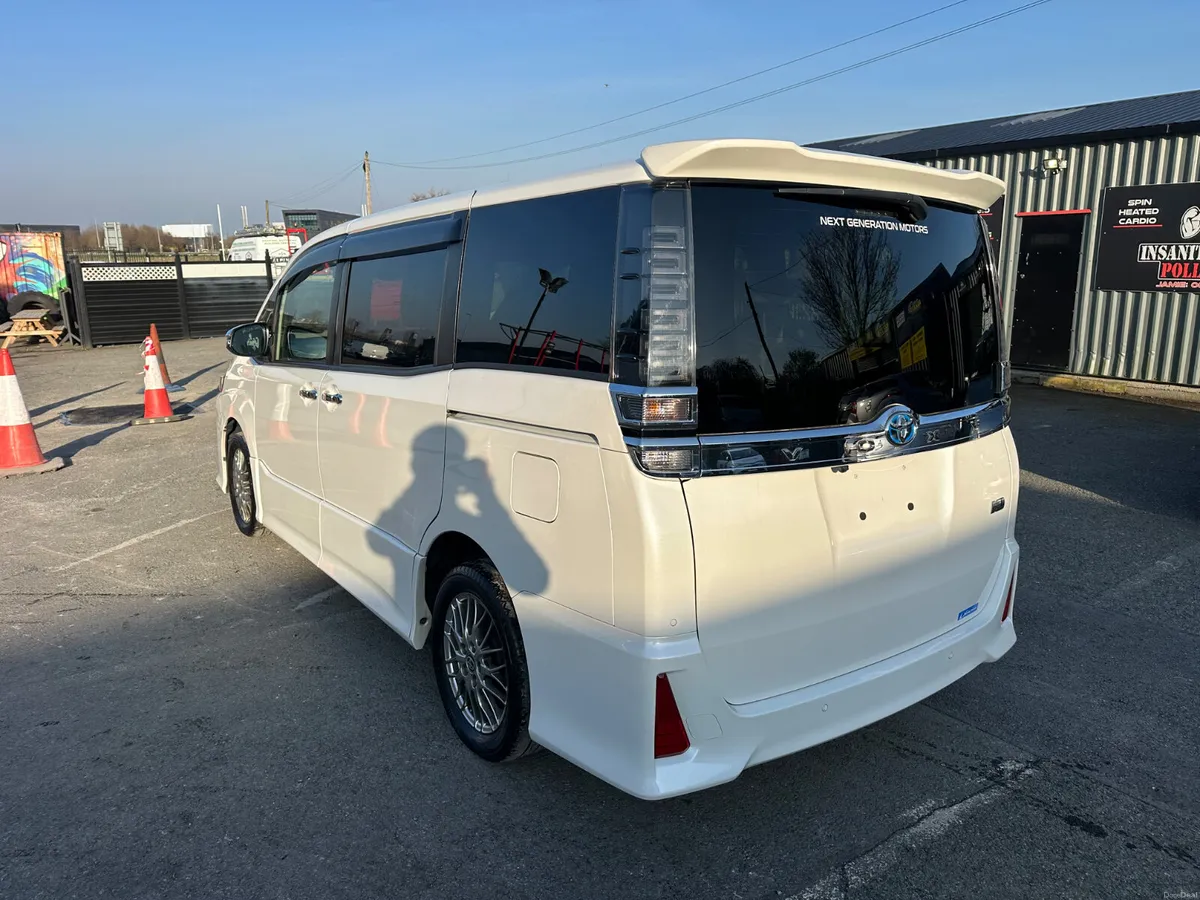 2021 TOYOTA VOXY 1.8L HYBRID LOW MILES FRSH NCT - Image 3