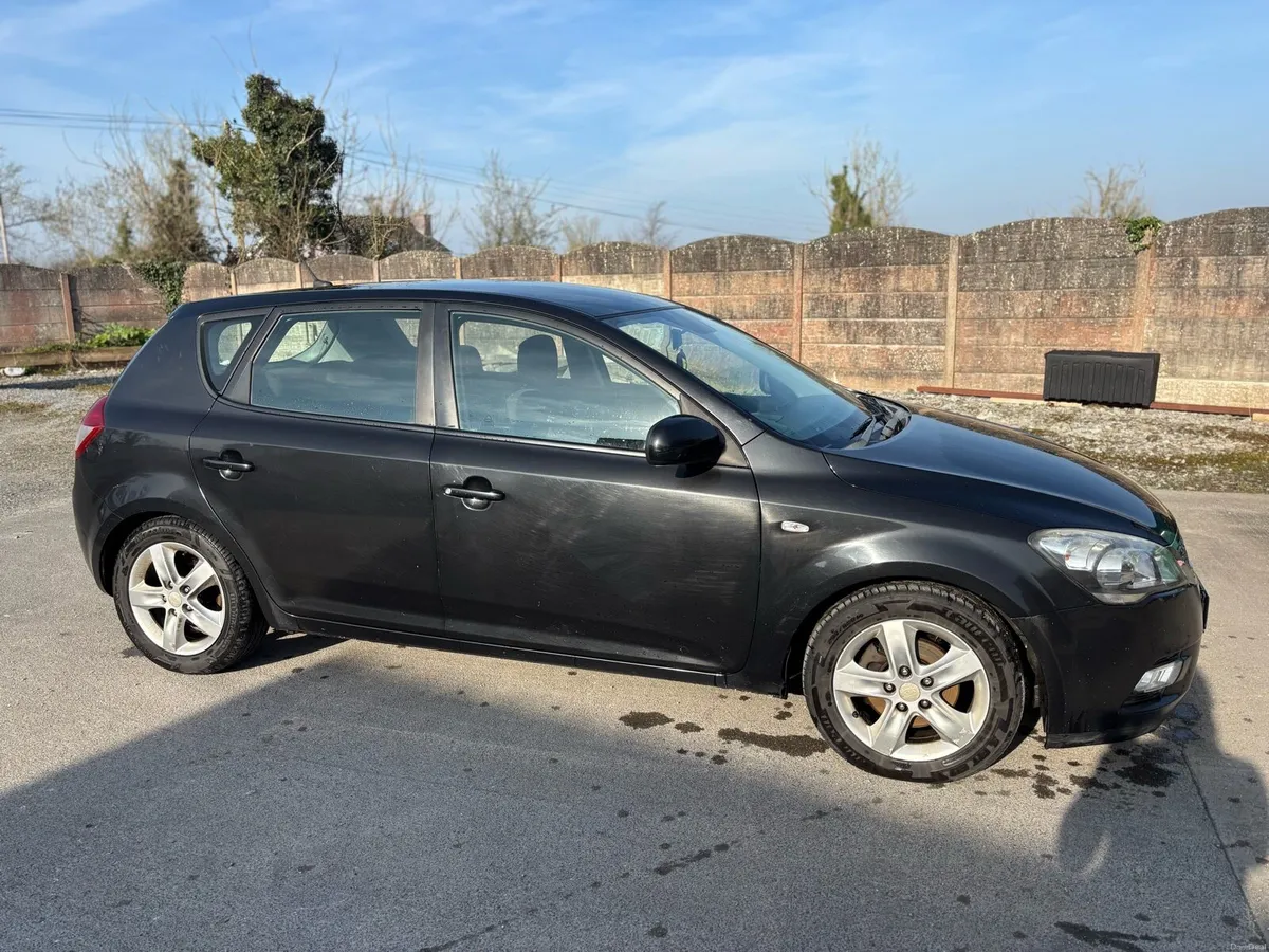 Kia Ceed 2011 - Image 2