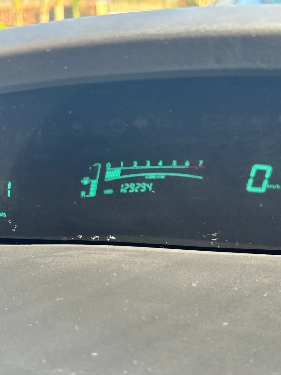 Toyota Yaris 2011 - Image 2