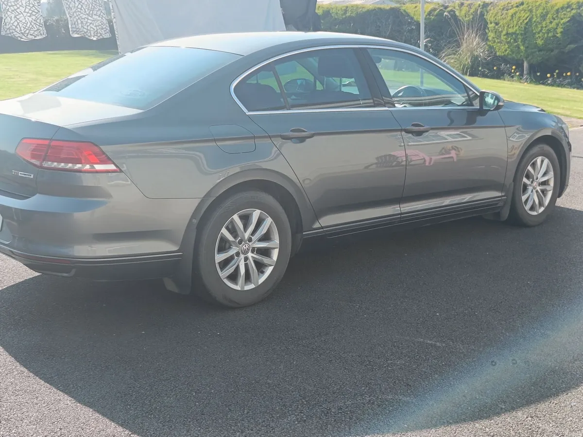 Volkswagen Passat 2016 - Image 4