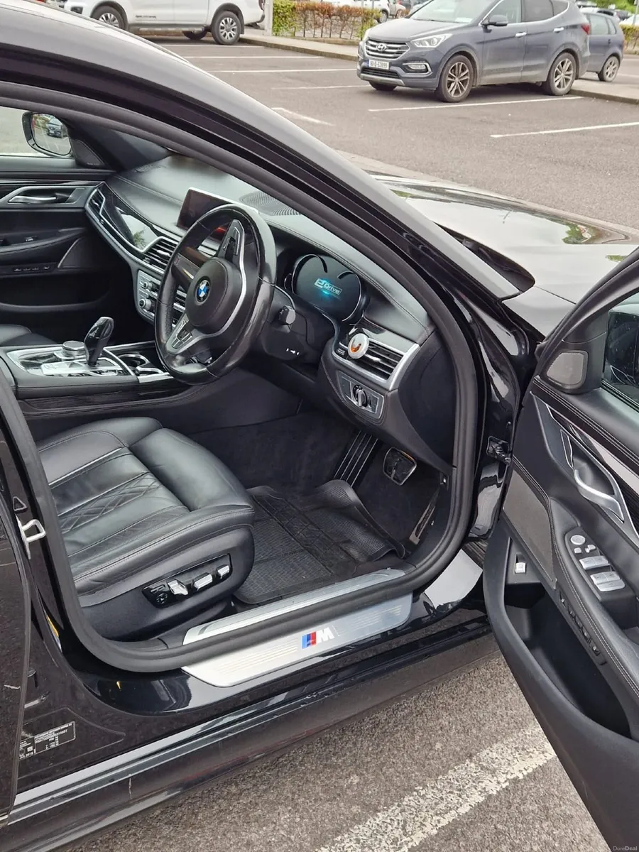 BMW 7-Series 2018 - Image 2