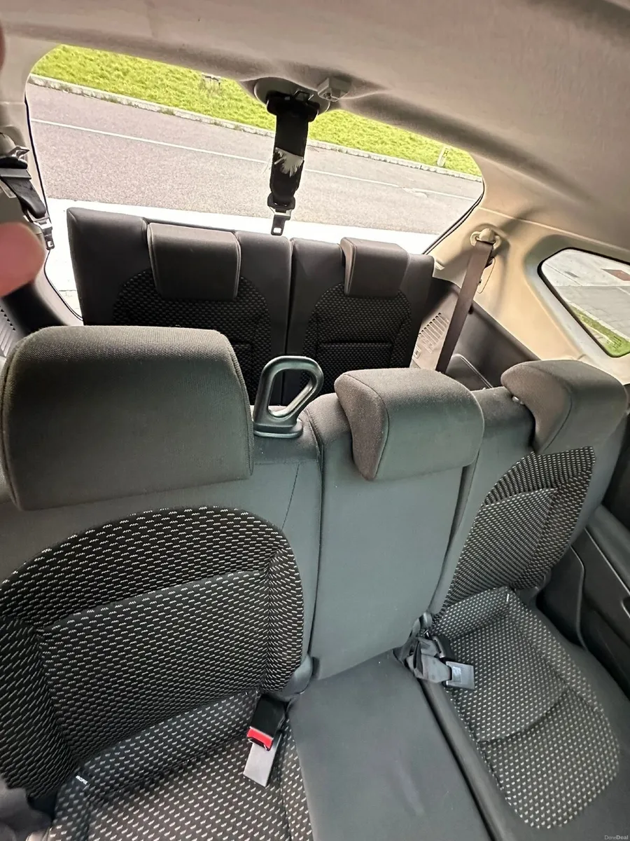 Nissan Qashqai+2 2009 - Image 2