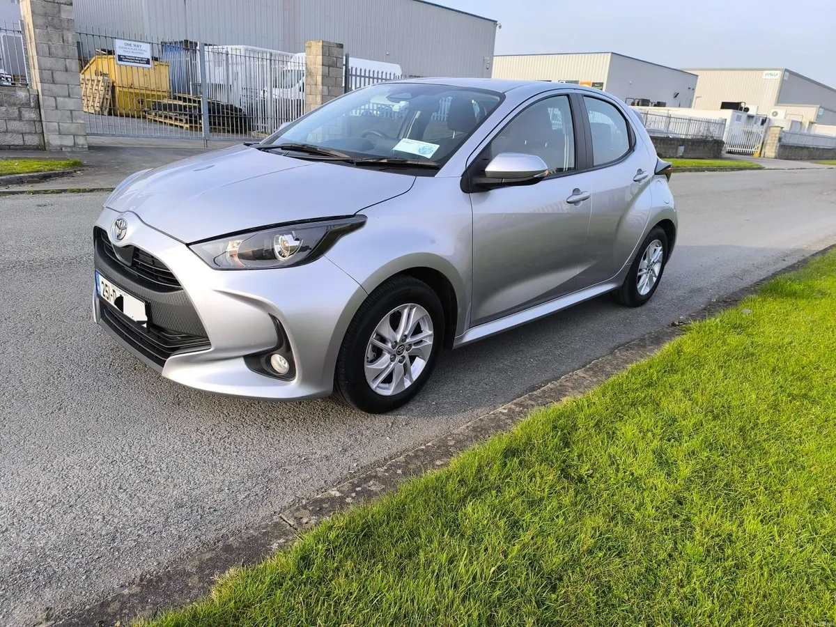 Toyota Yaris 251 hybrid, automatic - Image 1