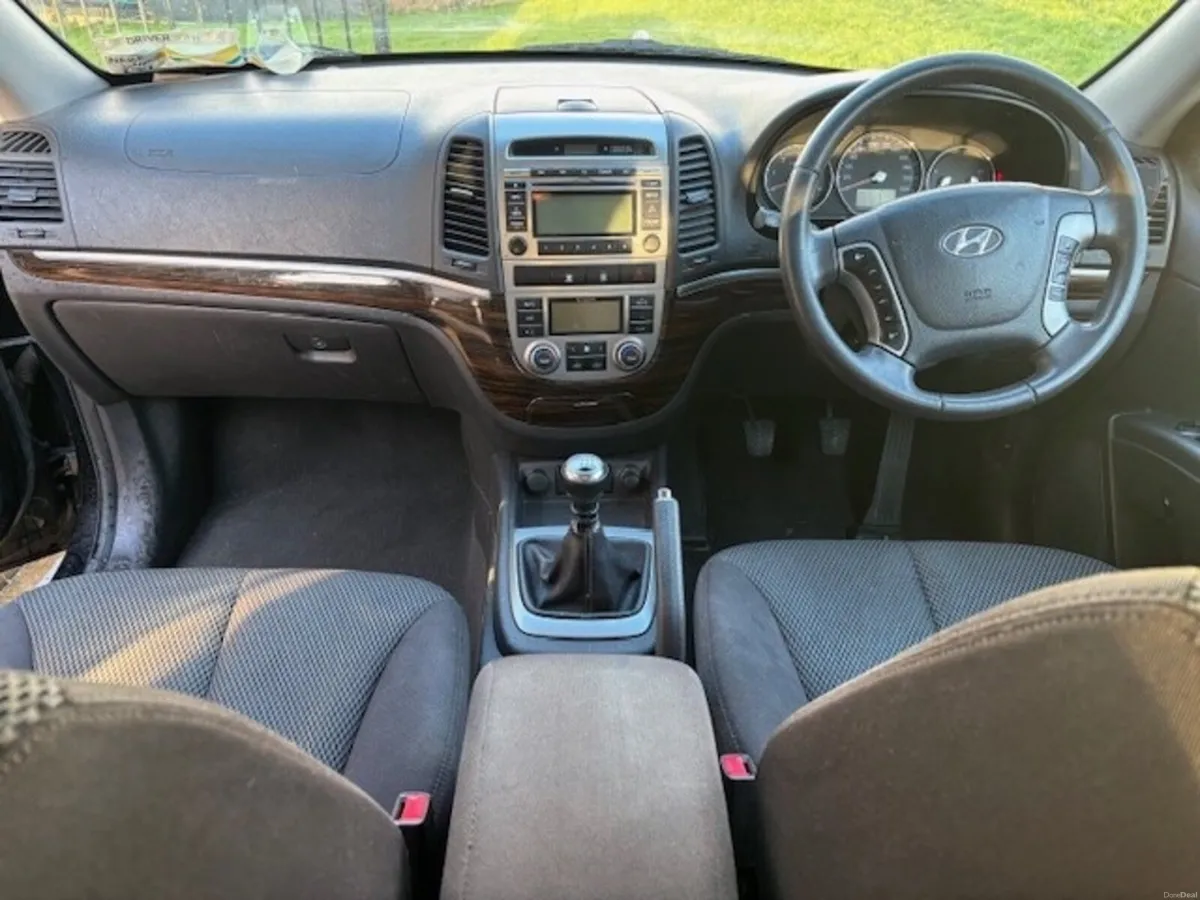 Hyundai Santa Fe 7 Seater 2011 - Image 3
