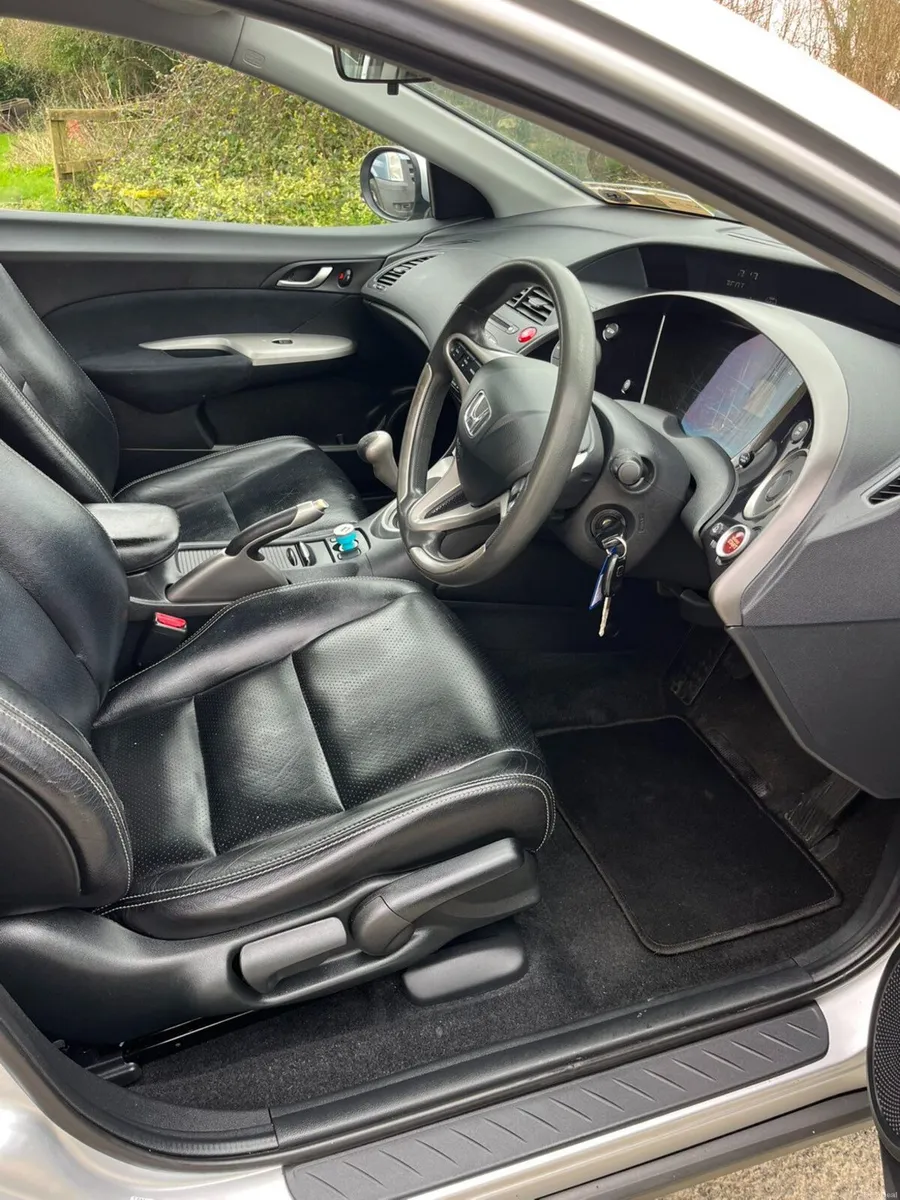 Honda Civic 2010 - Image 3