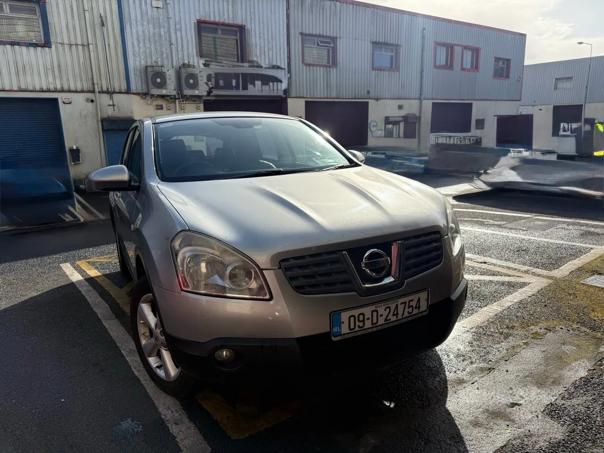 Silver Nissan Qashqai 2009y/2.0petrol/automatic - Image 1