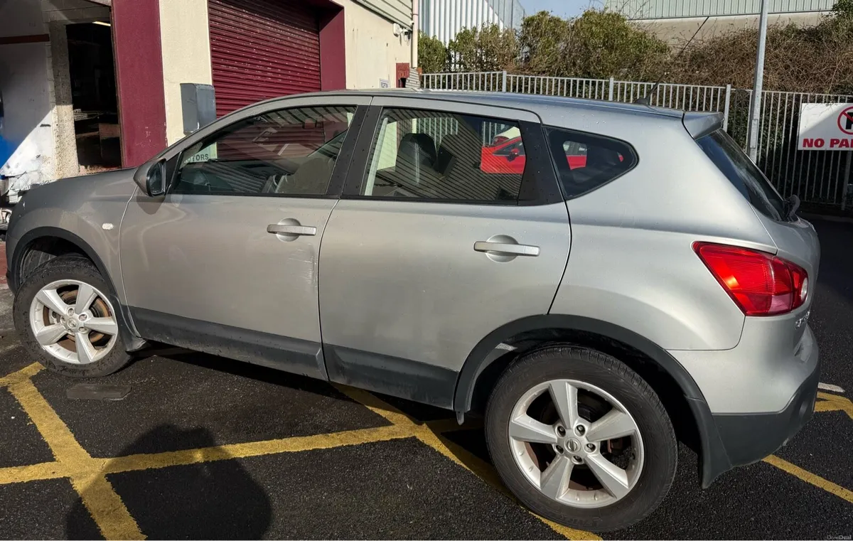 Silver Nissan Qashqai 2009y/2.0petrol/automatic - Image 3