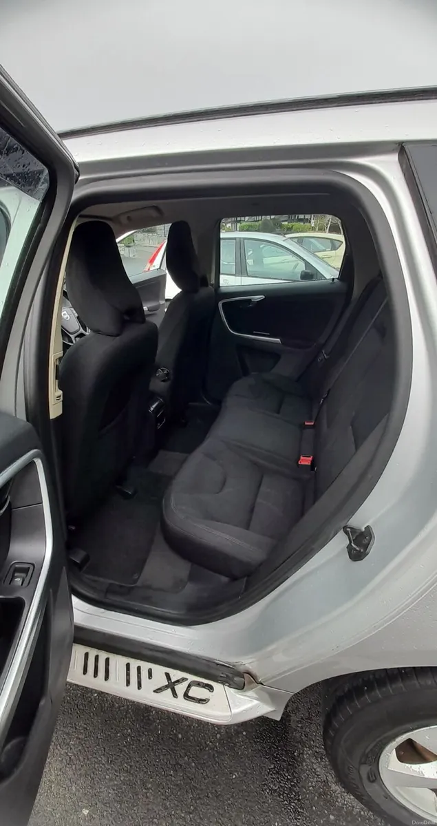 Volvo XC60 2010 - Image 2