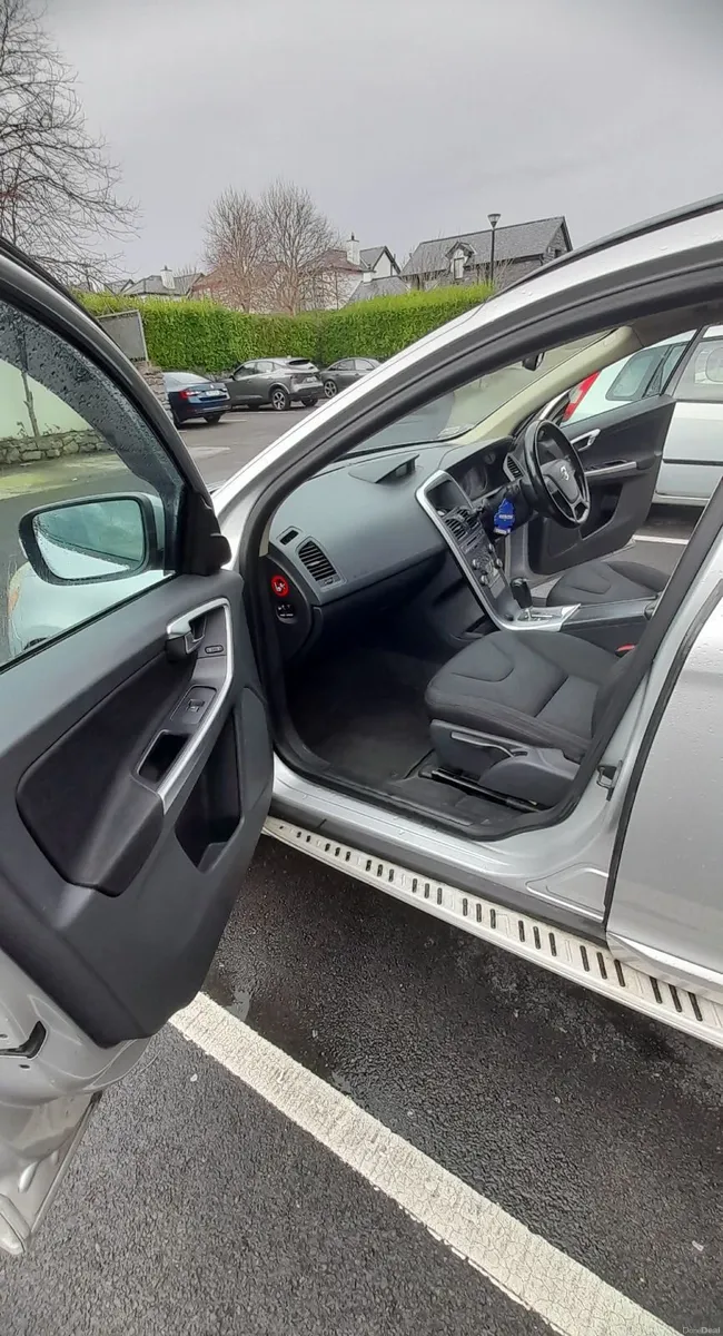Volvo XC60 2010 - Image 3
