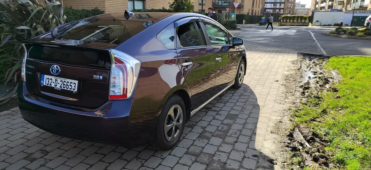 Toyota Prius 2013 November - Image 6