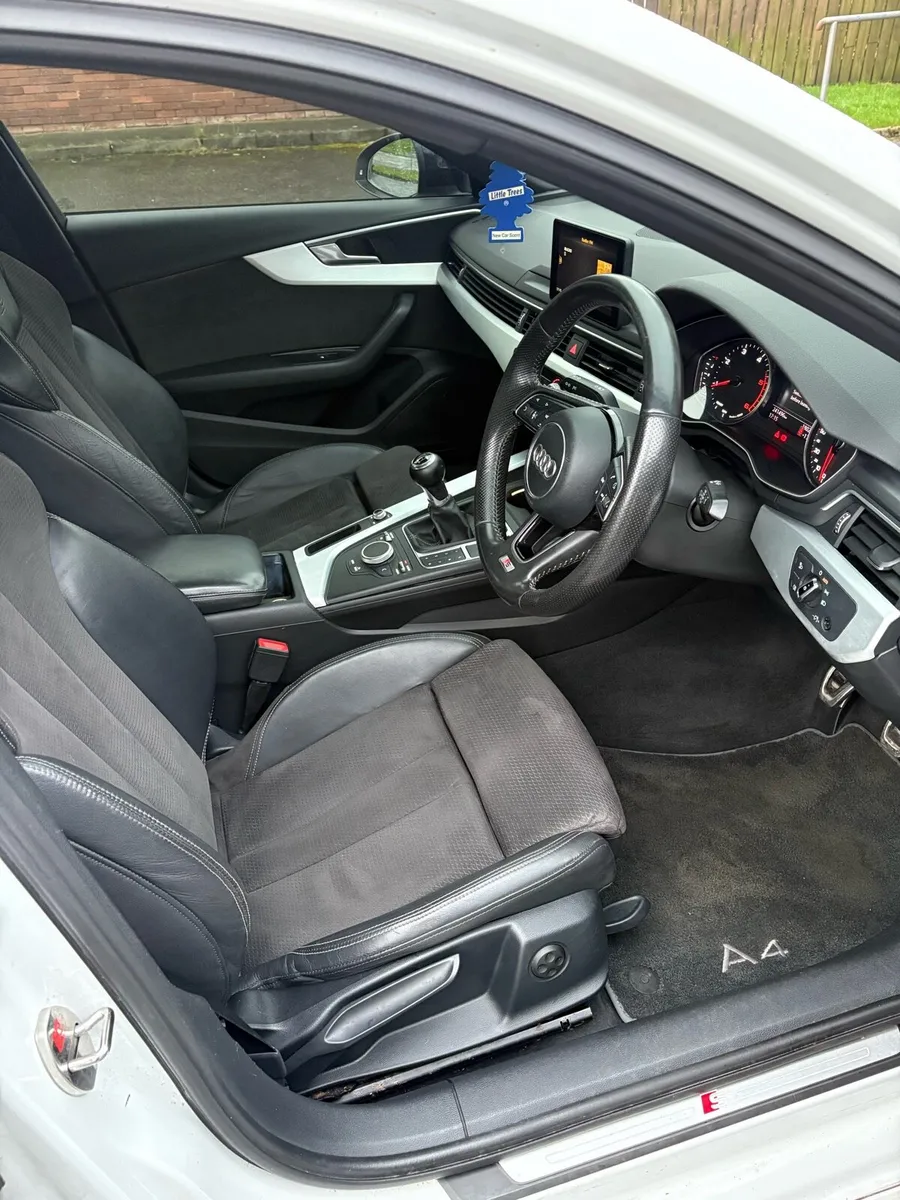 Audi A4 sline Black Edition - Image 4