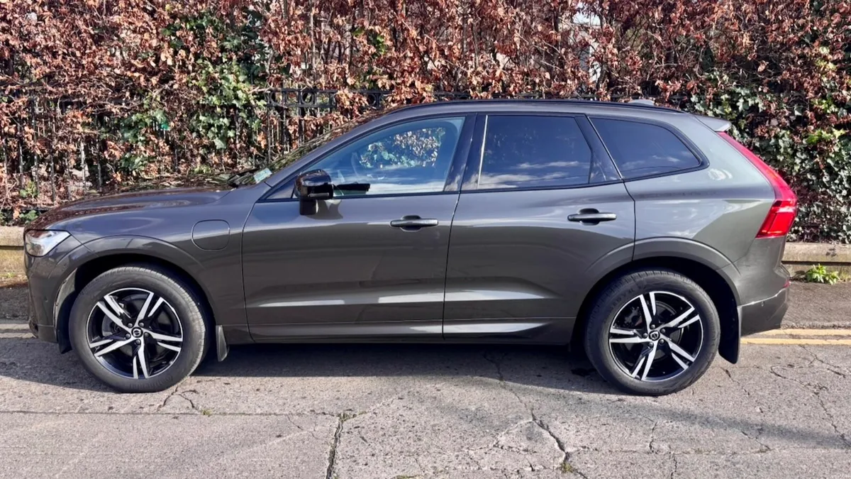 Volvo XC60 T6 Recharge R-Design (221-D) - Image 1