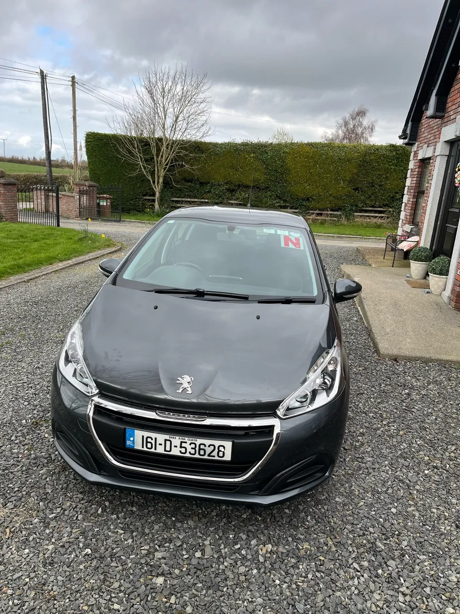 Peugeot 208 - Image 2