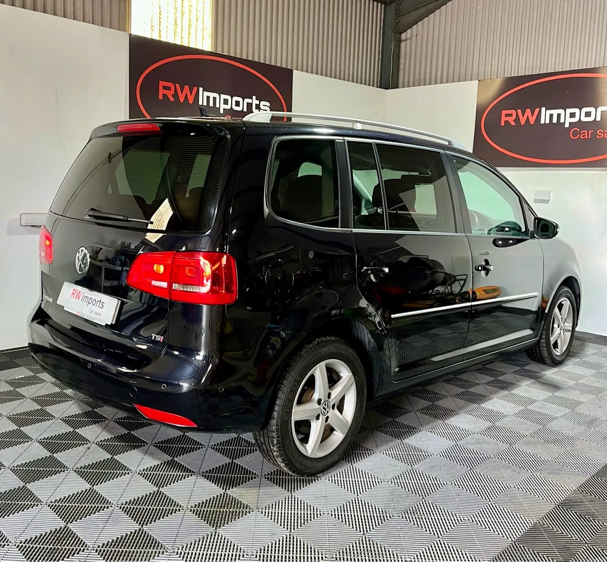 Volkswagen Touran 86 k kms Automatic - Image 2