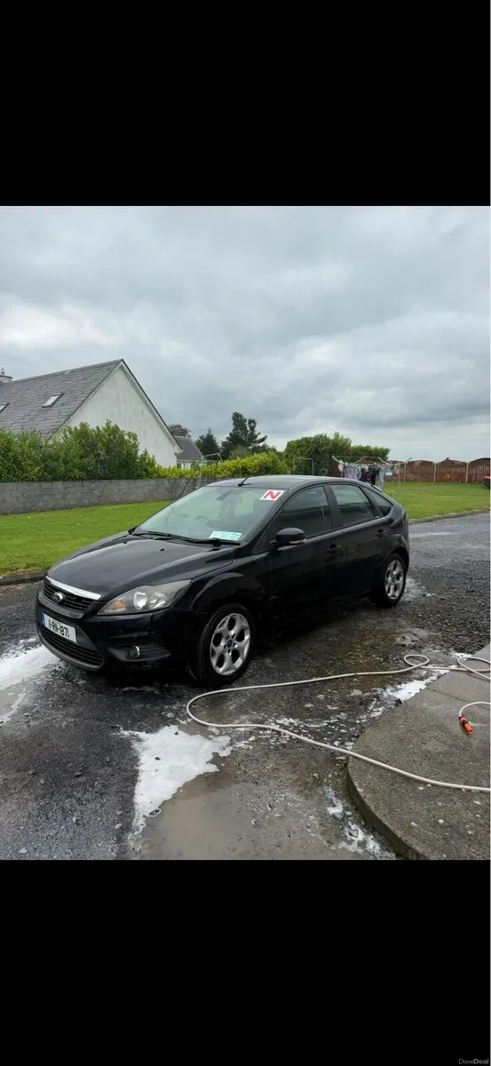 2011 Ford focus, easy to insure - Image 1