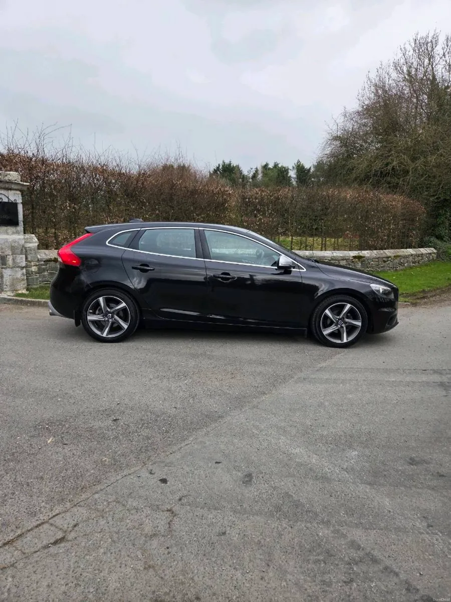 Volvo v40 R design - Image 1