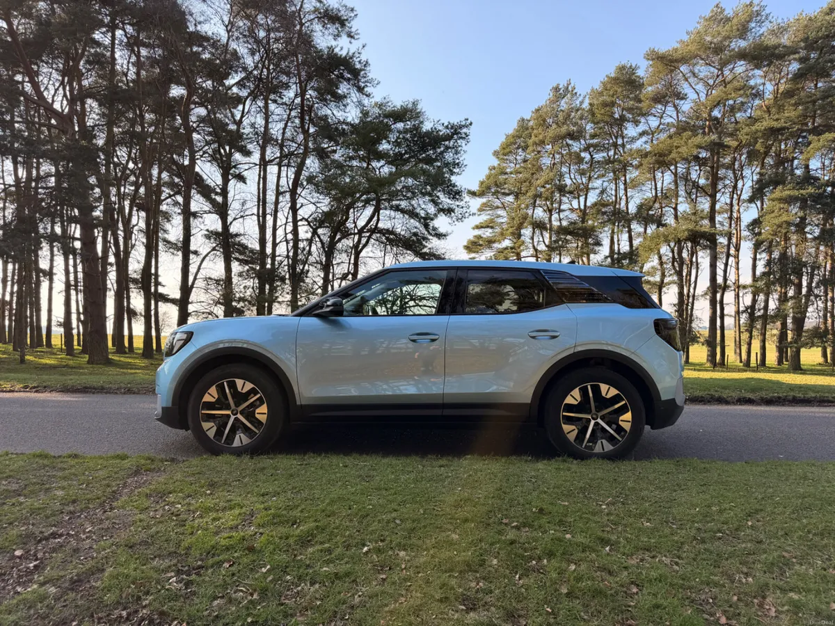 Ford Explorer 2025 Extended Range Factory Options - Image 4