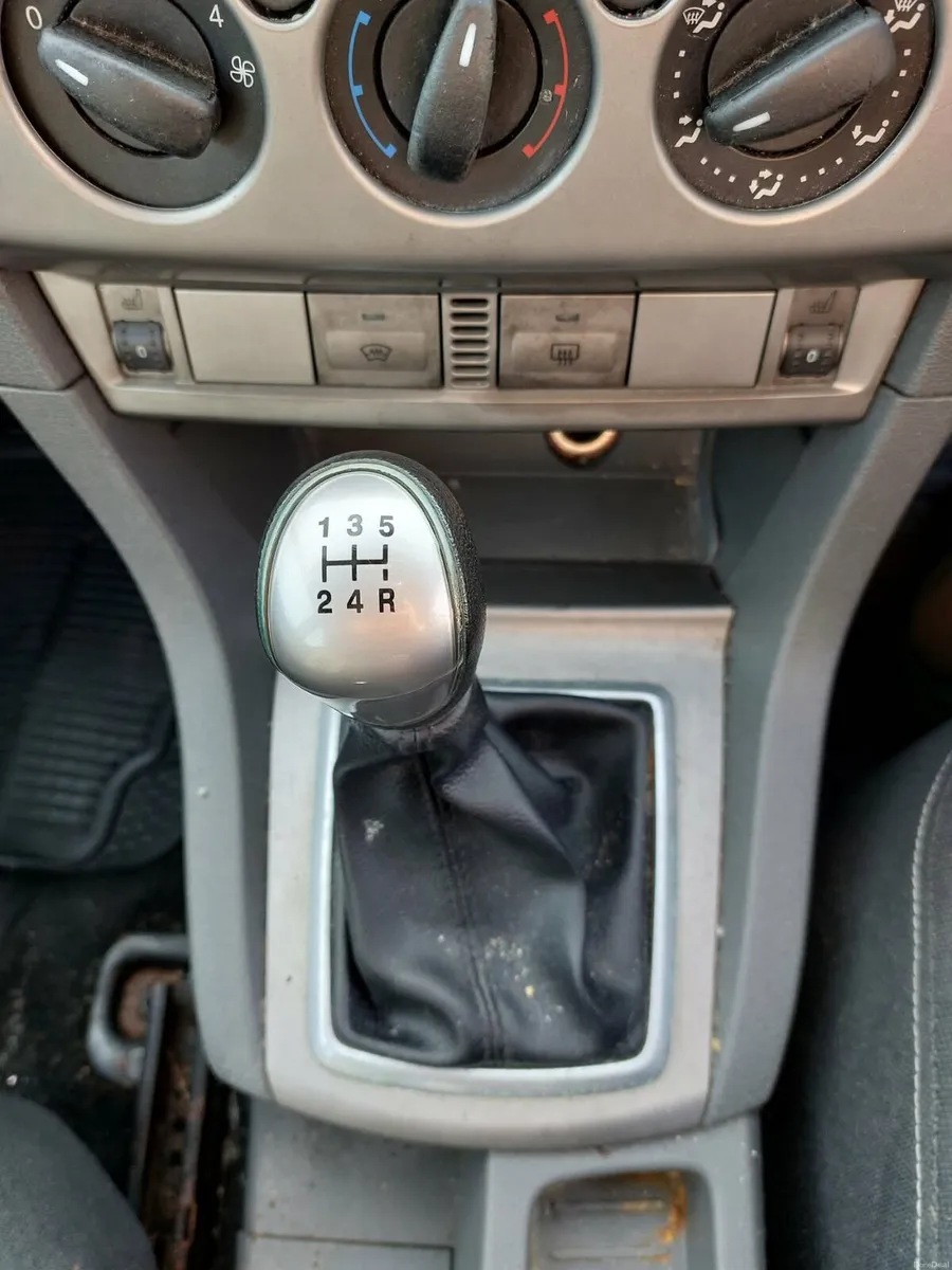 2010 Ford Focus - Image 2