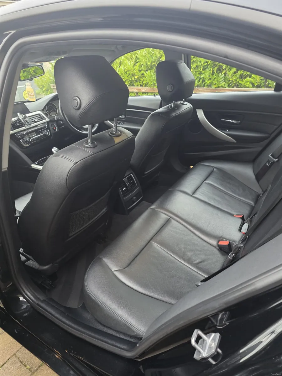 BMW 3-Series 2018 330e full main dealer history - Image 2