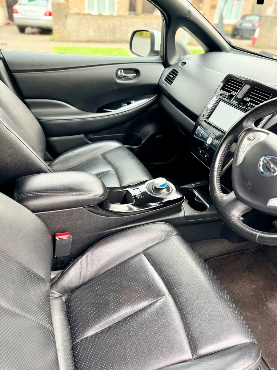 2014 Nissan Leaf SV Premium - Image 4