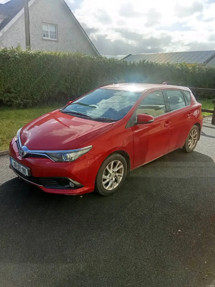 Toyota Auris Luna 1.2 red - Image 2