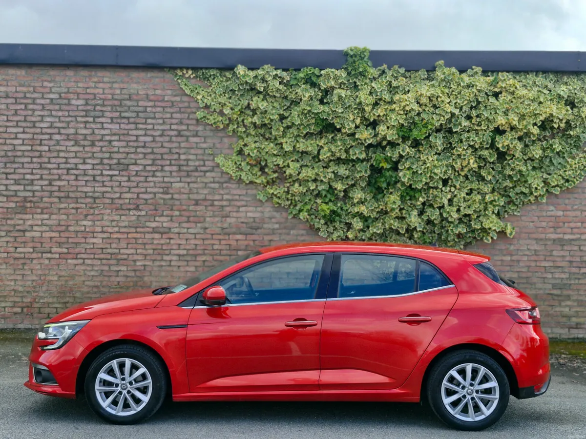 Renault Megane PLAY TCE 140 FINANCE AVAILABLE - Image 4