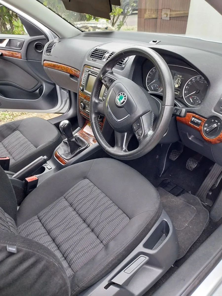 Skoda Octavia 2010 - Image 4