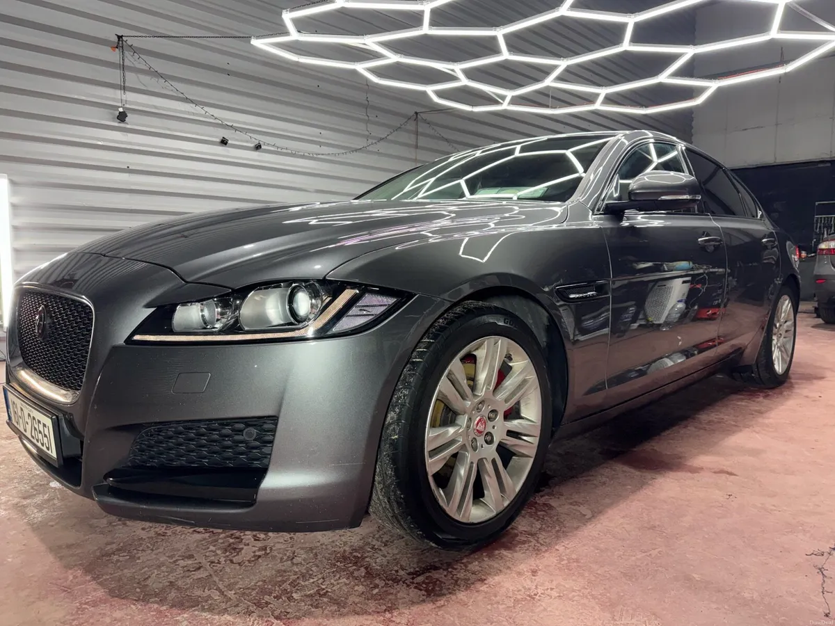 Jaguar XF Prestige, Black Shadow - Image 4