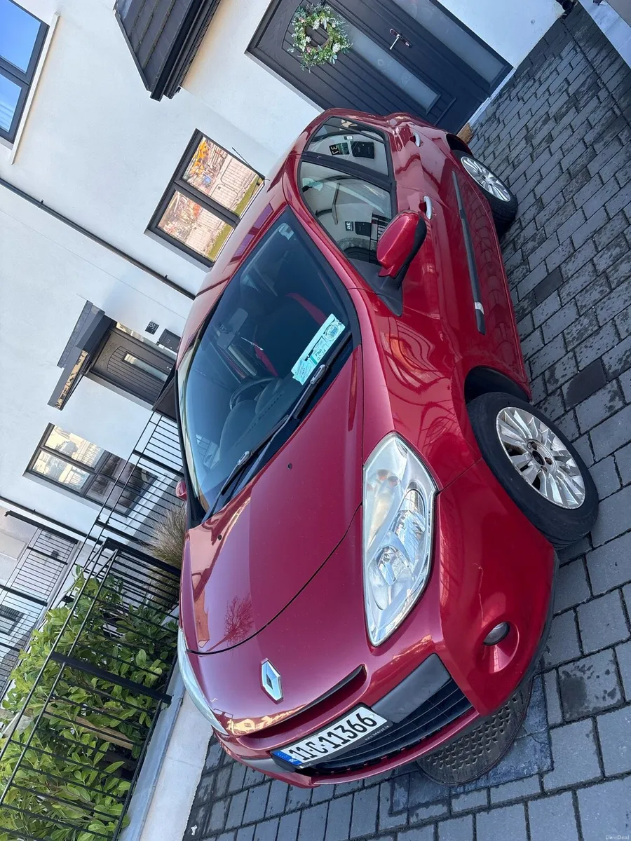 2011 Renault Clio - Image 1