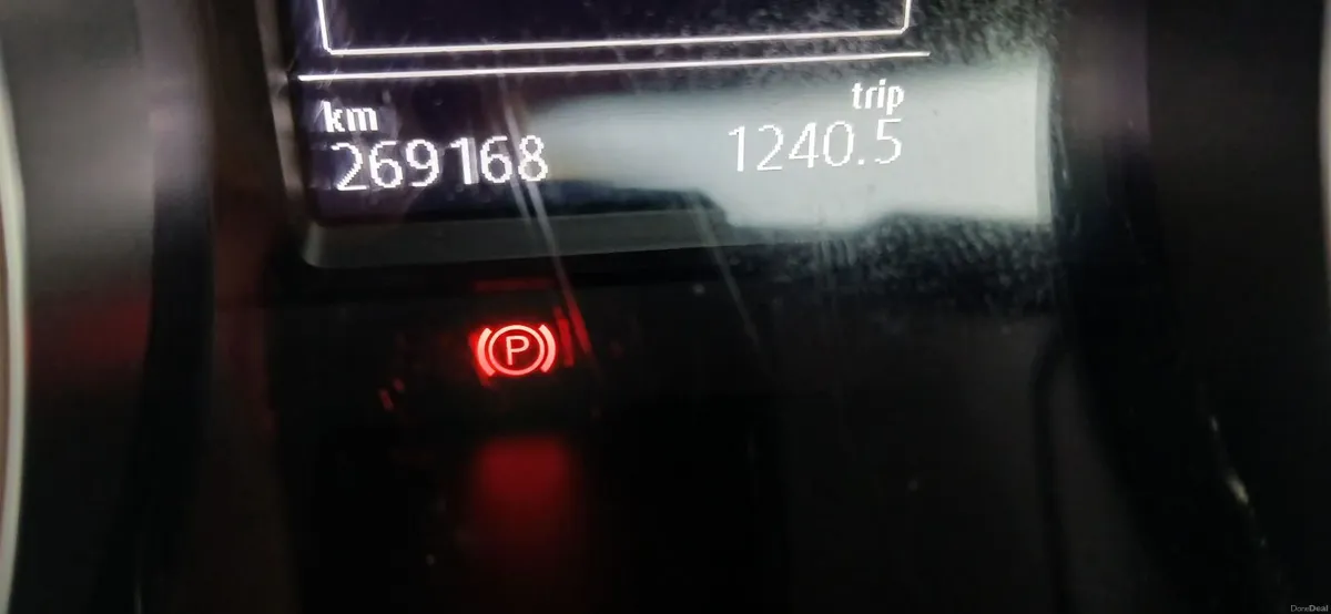 Volkswagen Passat 2017 - Image 2