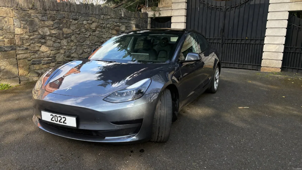 2022 Tesla Model 3 RWD LOW MILEAGE - Image 2