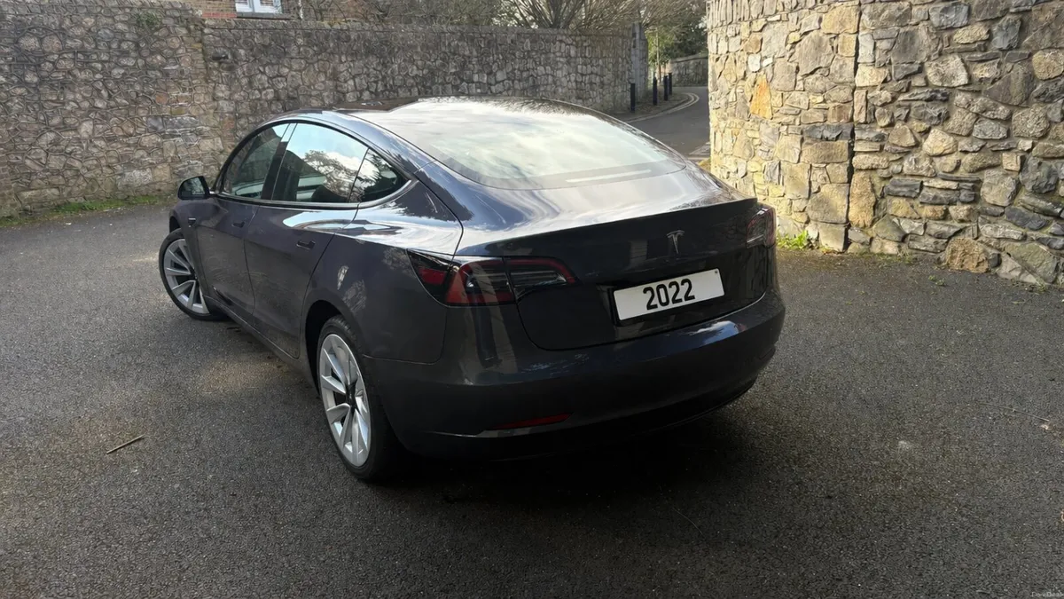 2022 Tesla Model 3 RWD LOW MILEAGE - Image 3