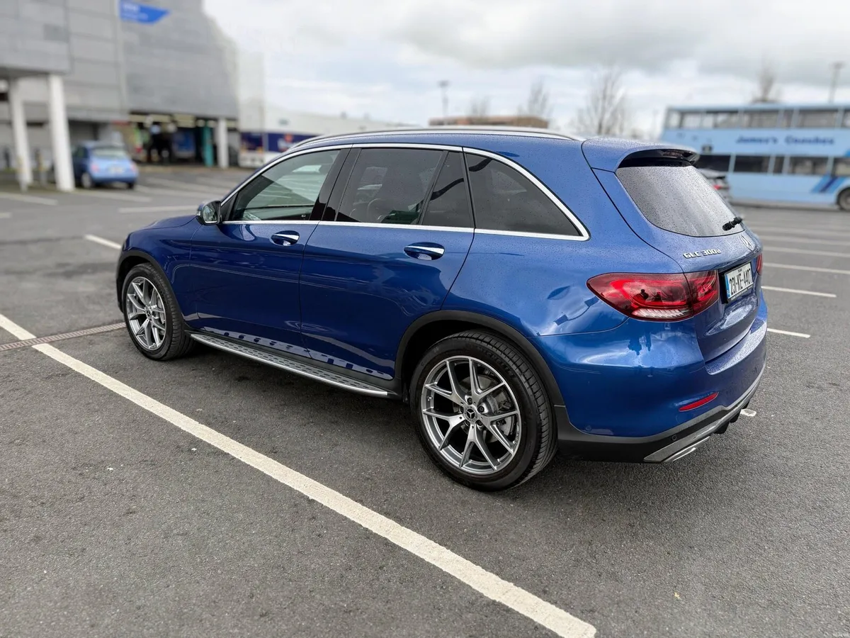 Mercedes-Benz GLC 300d AMG Premium Plus (2023) - Image 2