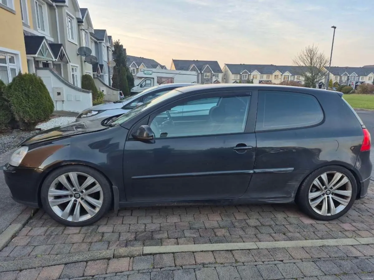 Volkswagen Golf 2005 - Image 2