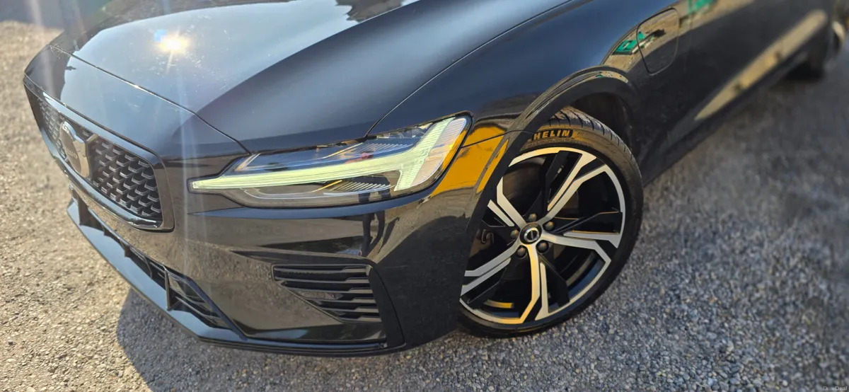 VOLVO V60 R DESIGN DARK EDITION T6 - Image 4