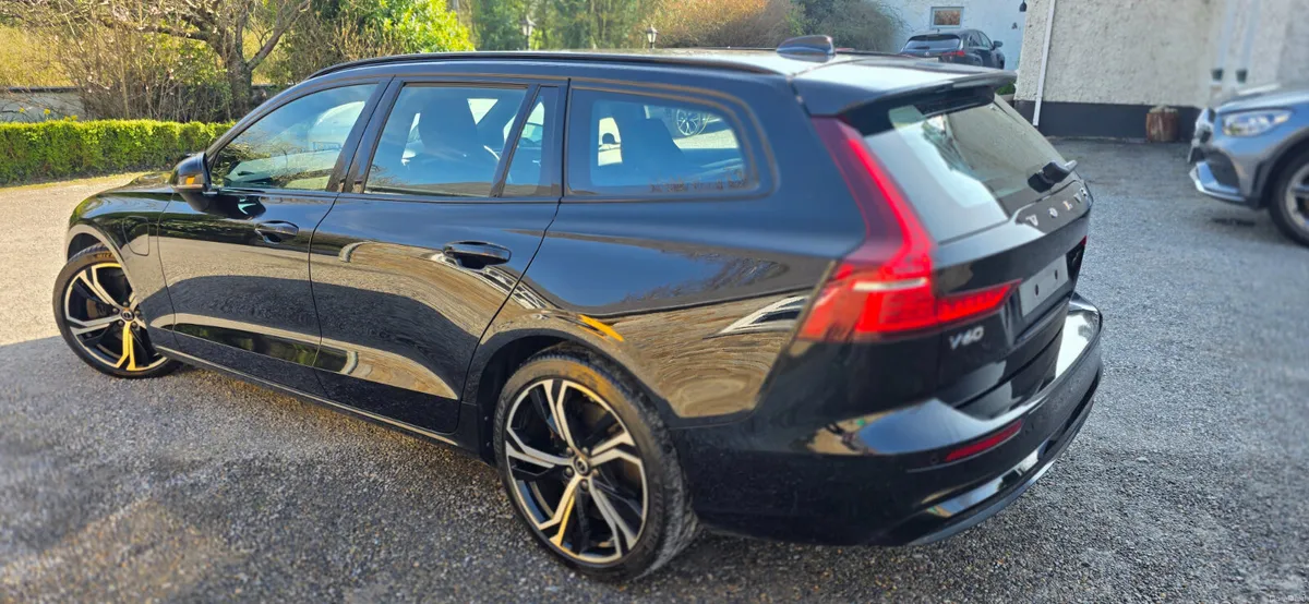 VOLVO V60 R DESIGN DARK EDITION T6 - Image 6