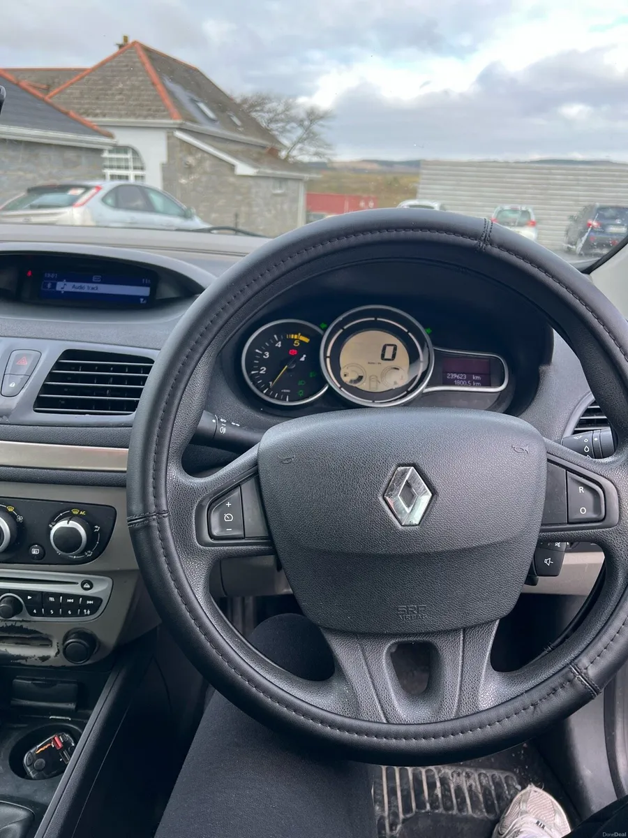 Renault Fluence 2012 - Image 2