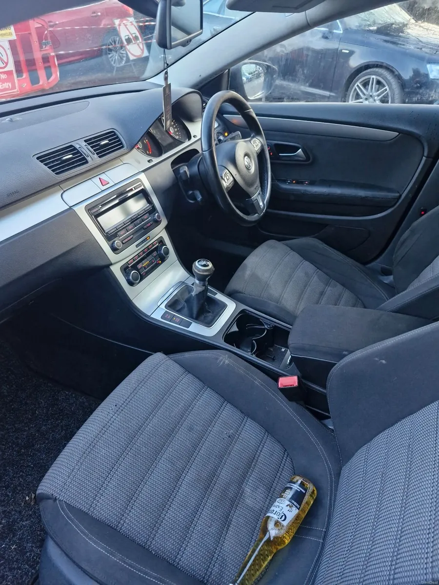 Volkswagen Passat 2009 - Image 3