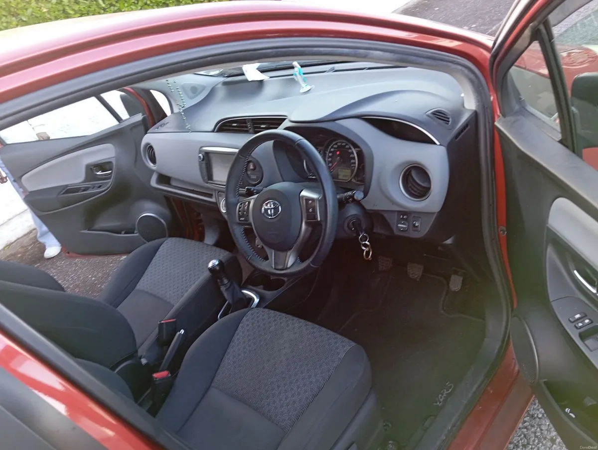 Toyota Yaris 2015 manual - Image 2