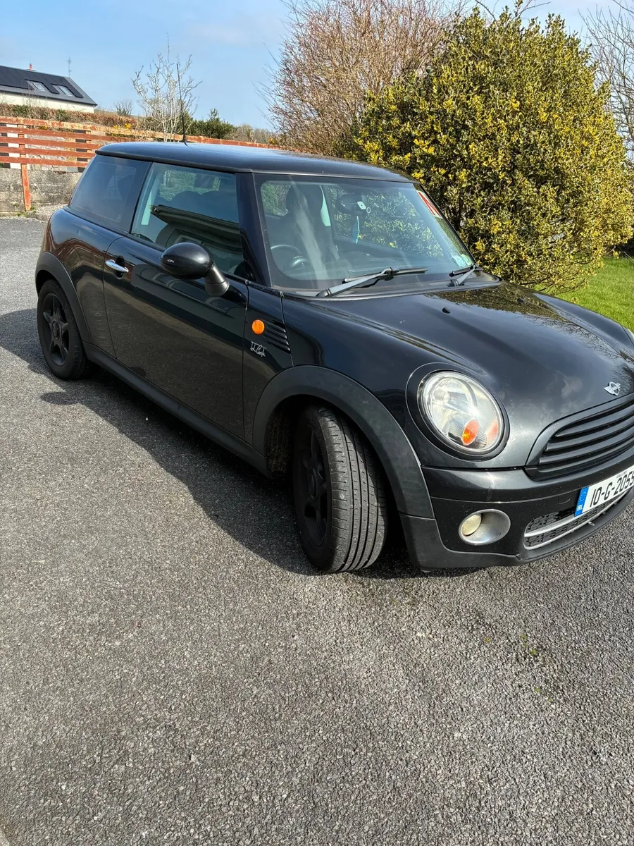 Mini Cooper 2010 - Image 1
