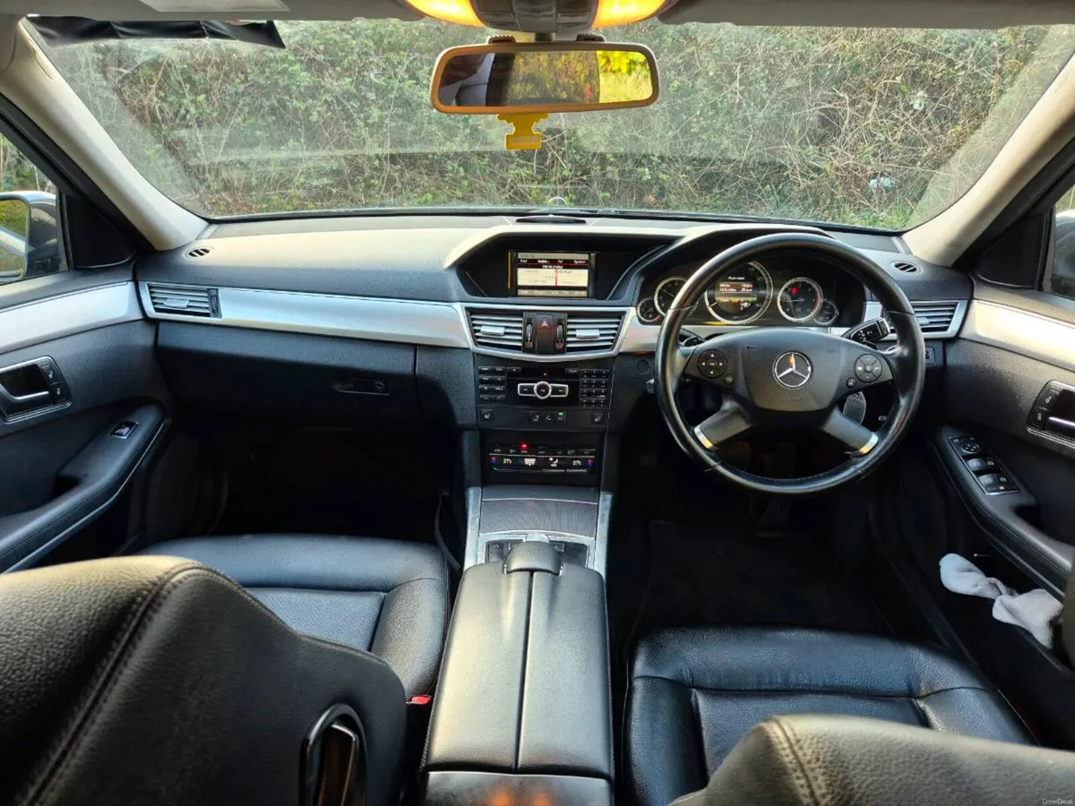 Mercedes e220 automatic - Image 4