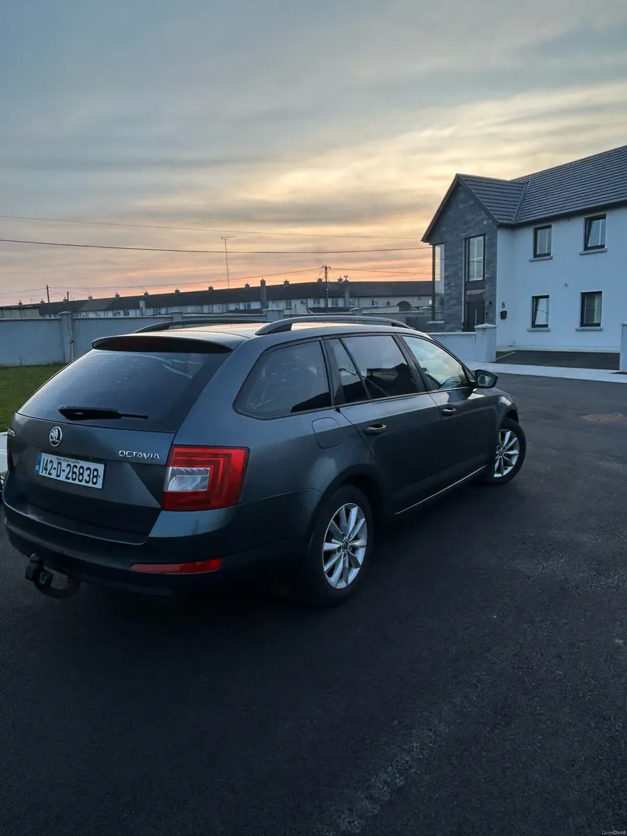 ŠKODA Octavia 1.6 Diesel Combi DSG - Image 2