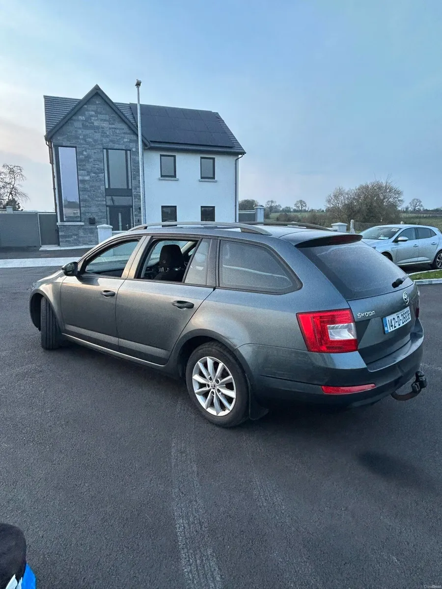 ŠKODA Octavia 1.6 Diesel Combi DSG - Image 4