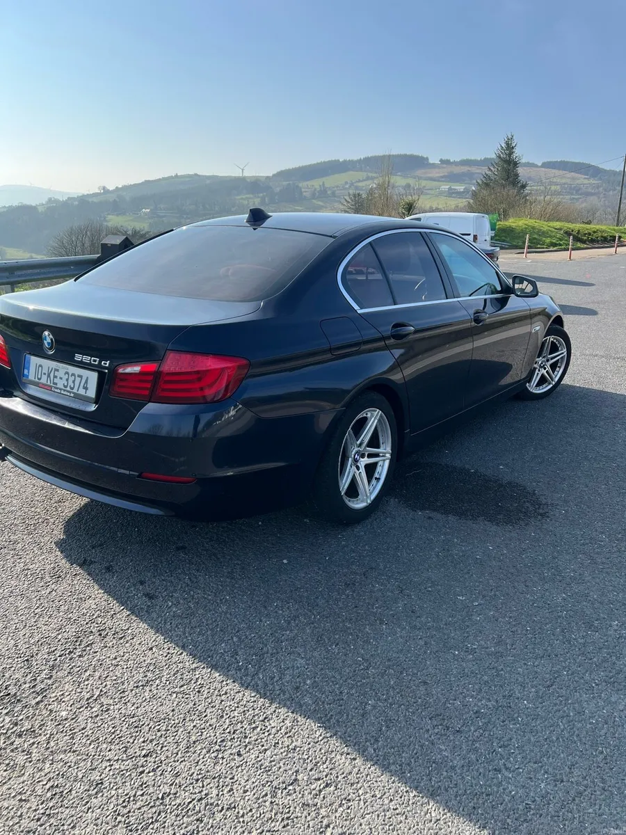 BMW 520 - Image 2