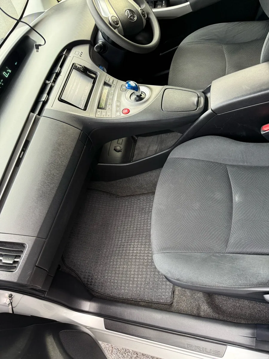 Toyota Prius 2016 Hybrid - Image 6