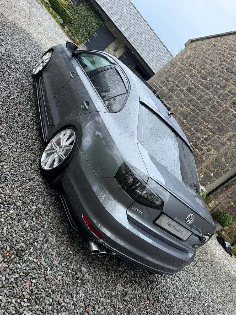 Volkswagen Jetta - Image 2